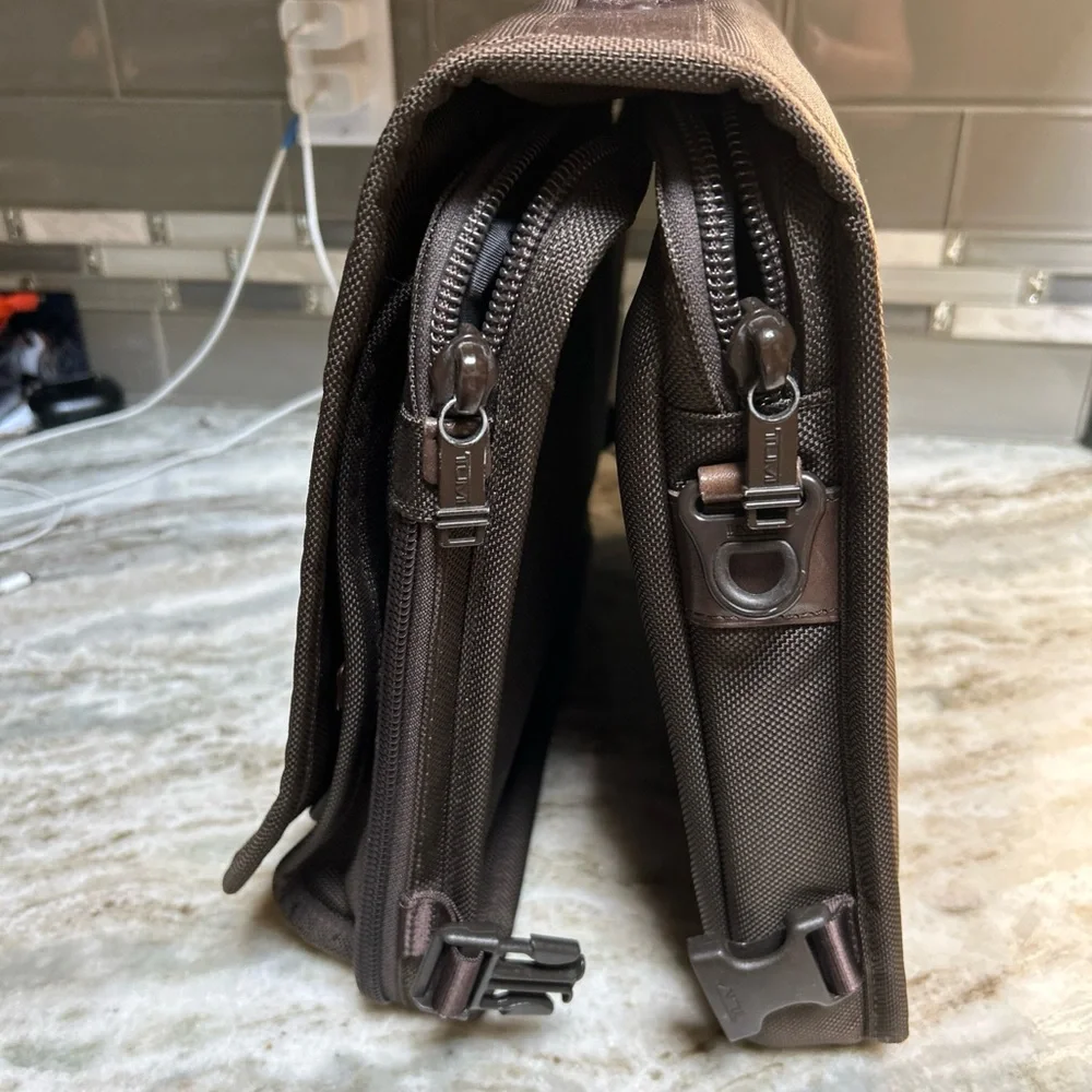 TUMI BALISTIC TRAVEL WORK DOUBLE COMPARTMENT PADDED LAPTOP BRIEFCASE SCHOOL